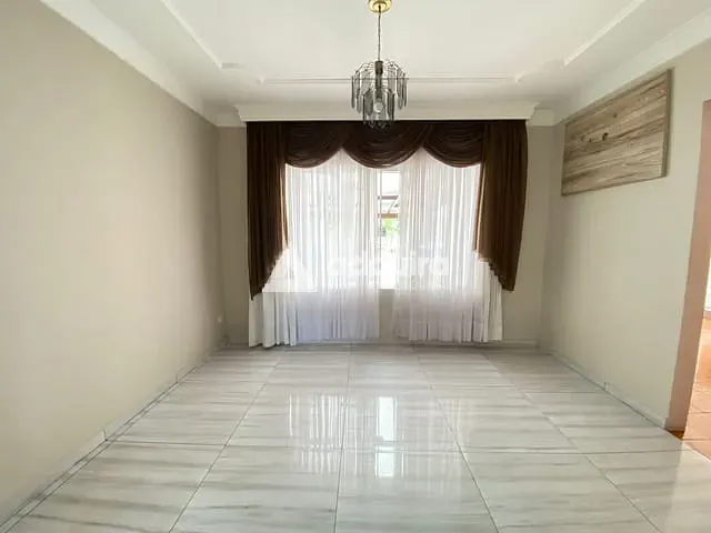 Casa 4 quartos e 3 banheiros, à venda, no bairro Uvaranas em Ponta Grossa