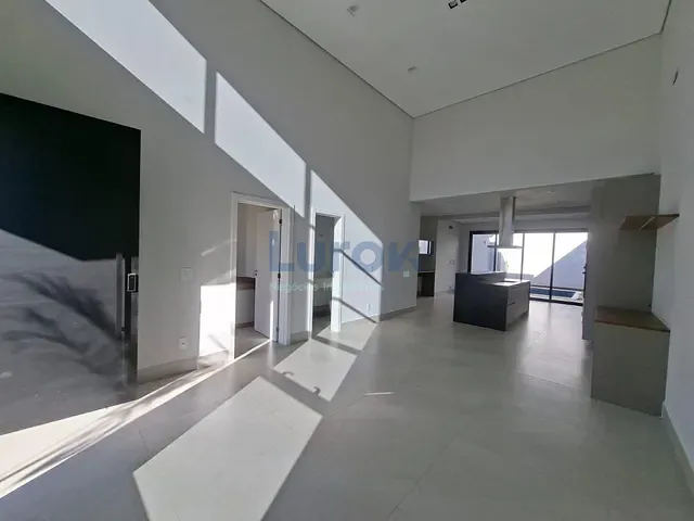 Casa com 300m² 3 quartos e 4 banheiros, à venda, no bairro Roncáglia em Valinhos