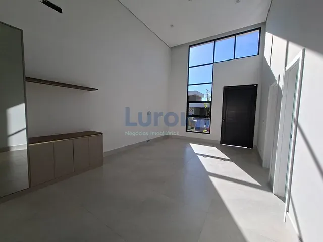 Casa com 300m² 3 quartos e 4 banheiros, à venda, no bairro Roncáglia em Valinhos