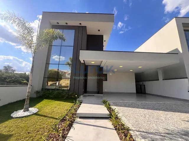 Casa com 300m² 3 quartos e 4 banheiros, à venda, no bairro Roncáglia em Valinhos
