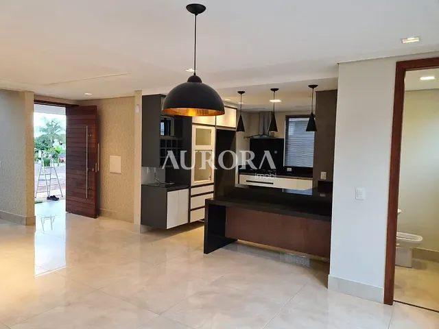 Casa com 220m² 3 quartos e 5 banheiros, à venda, no bairro Esperança em Londrina