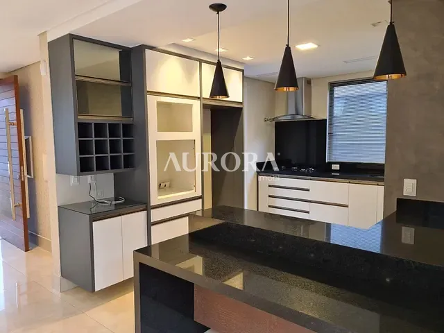 Casa com 220m² 3 quartos e 5 banheiros, à venda, no bairro Esperança em Londrina