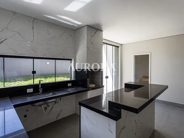Casa com 255m² 3 quartos e 4 banheiros, à venda, no bairro Abussafe em Londrina