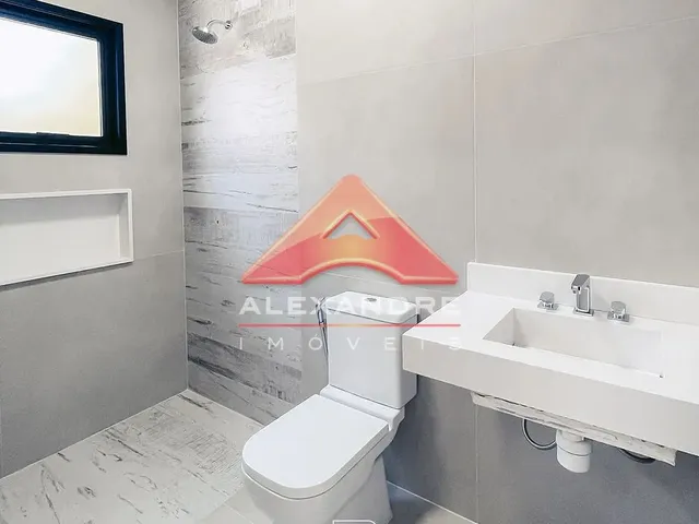 Casa com 250m² 3 quartos e 4 banheiros, à venda, no bairro Jardim Crystal Park em Jacareí