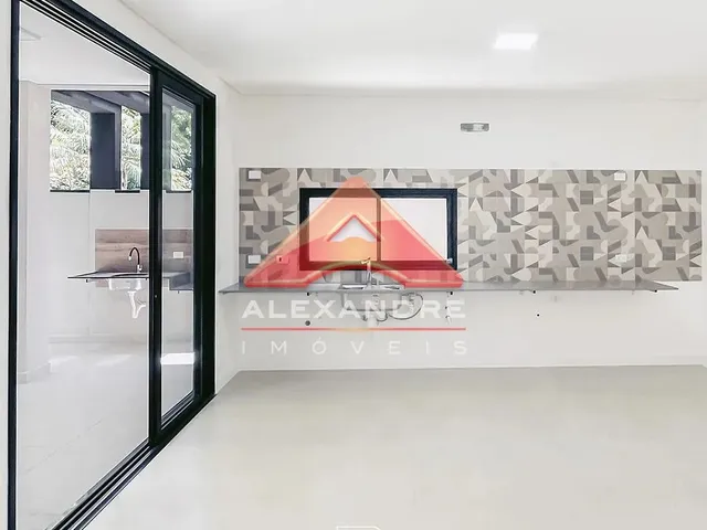 Casa com 250m² 3 quartos e 4 banheiros, à venda, no bairro Jardim Crystal Park em Jacareí