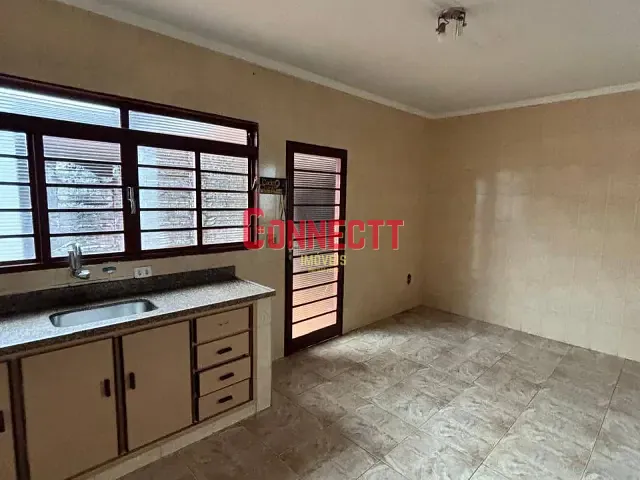 Casa com 300m² 3 quartos e 2 banheiros, à venda, no bairro Centro em Brodowski