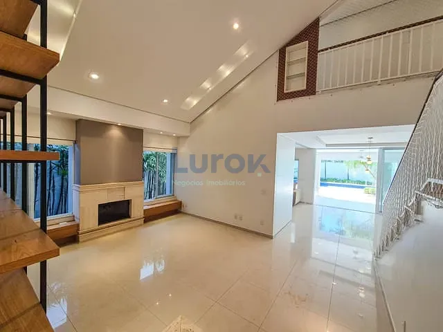 Casa com 500m² 4 quartos e 3 banheiros, para alugar, no bairro Jardim Paiquerê em Valinhos