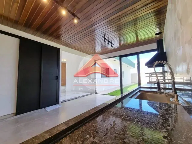 Casa com 300m² 4 quartos e 3 banheiros, à venda, no bairro Condomínio Residencial Mantiqueira em São José Dos Campos