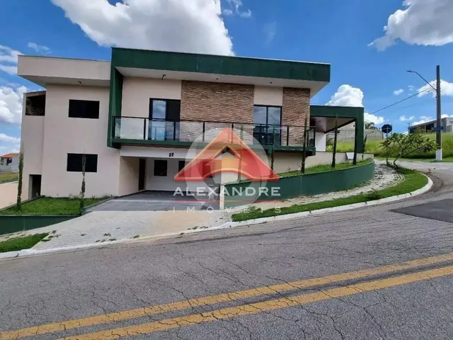 Casa com 300m² 4 quartos e 3 banheiros, à venda, no bairro Condomínio Residencial Mantiqueira em São José Dos Campos