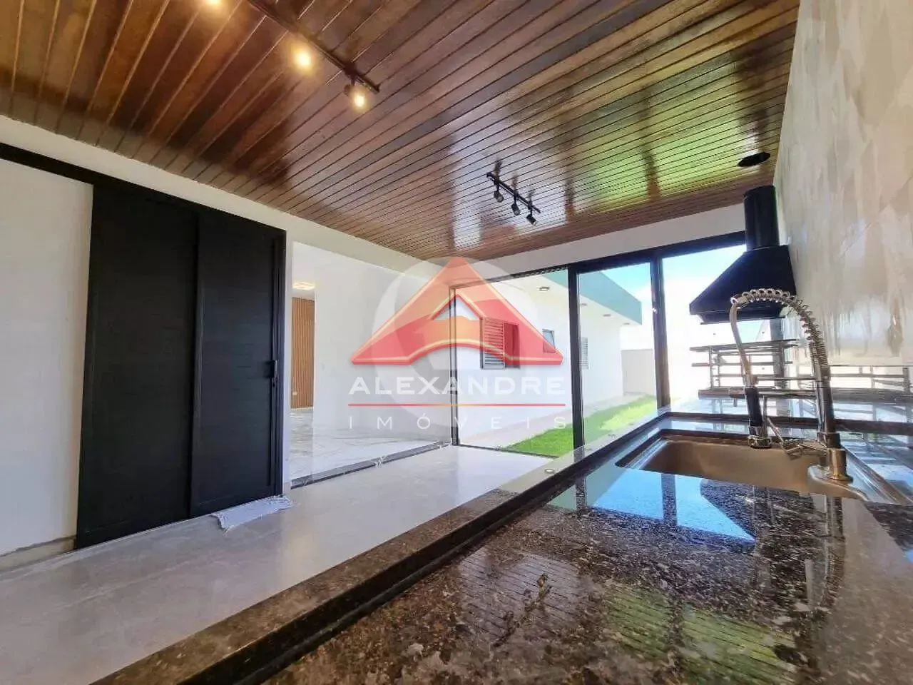 Casa, 4 quartos, 320 m² - Foto 1