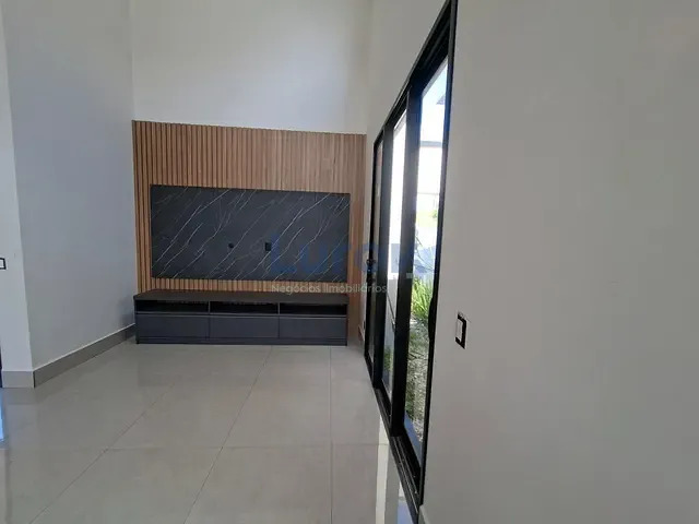 Casa com 300m² 3 quartos e 4 banheiros, à venda, no bairro Roncáglia em Valinhos