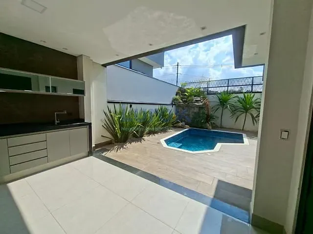 Casa com 300m² 3 quartos e 4 banheiros, à venda, no bairro Roncáglia em Valinhos