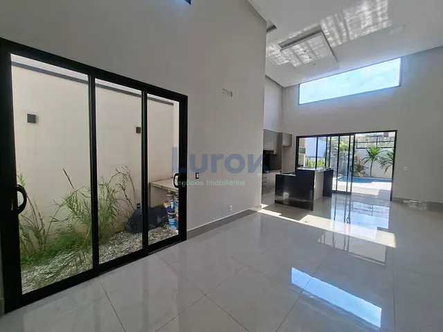 Casa com 300m² 3 quartos e 4 banheiros, à venda, no bairro Roncáglia em Valinhos