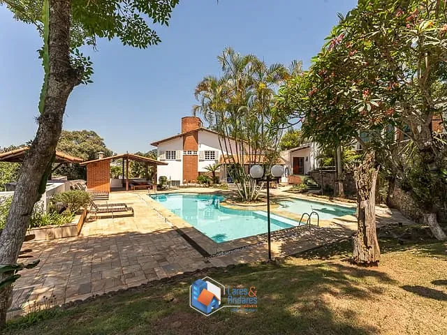 Casa com 708m² 6 quartos e 8 banheiros, à venda, no bairro Granja Viana em Cotia