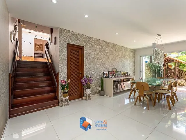 Casa com 708m² 6 quartos e 8 banheiros, à venda, no bairro Granja Viana em Cotia