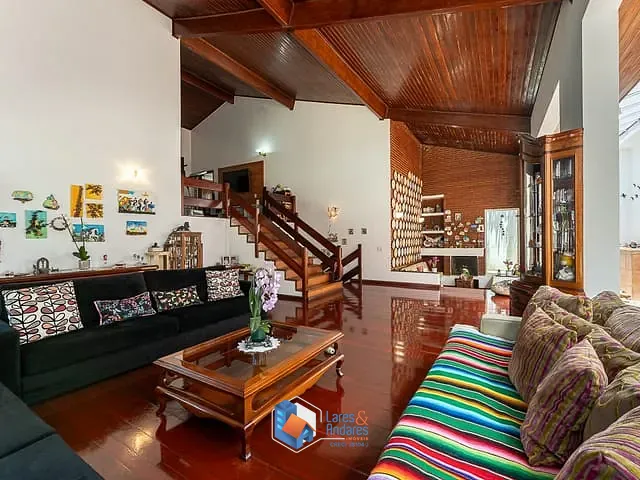 Casa com 708m² 6 quartos e 8 banheiros, à venda, no bairro Granja Viana em Cotia