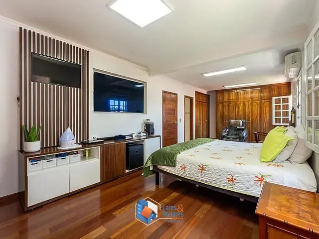 Casa com 708m² 6 quartos e 8 banheiros, à venda, no bairro Granja Viana em Cotia