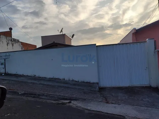 Casa com 300m² 3 quartos e 2 banheiros, à venda, no bairro Loteamento Residencial Ana Carolina em Valinhos