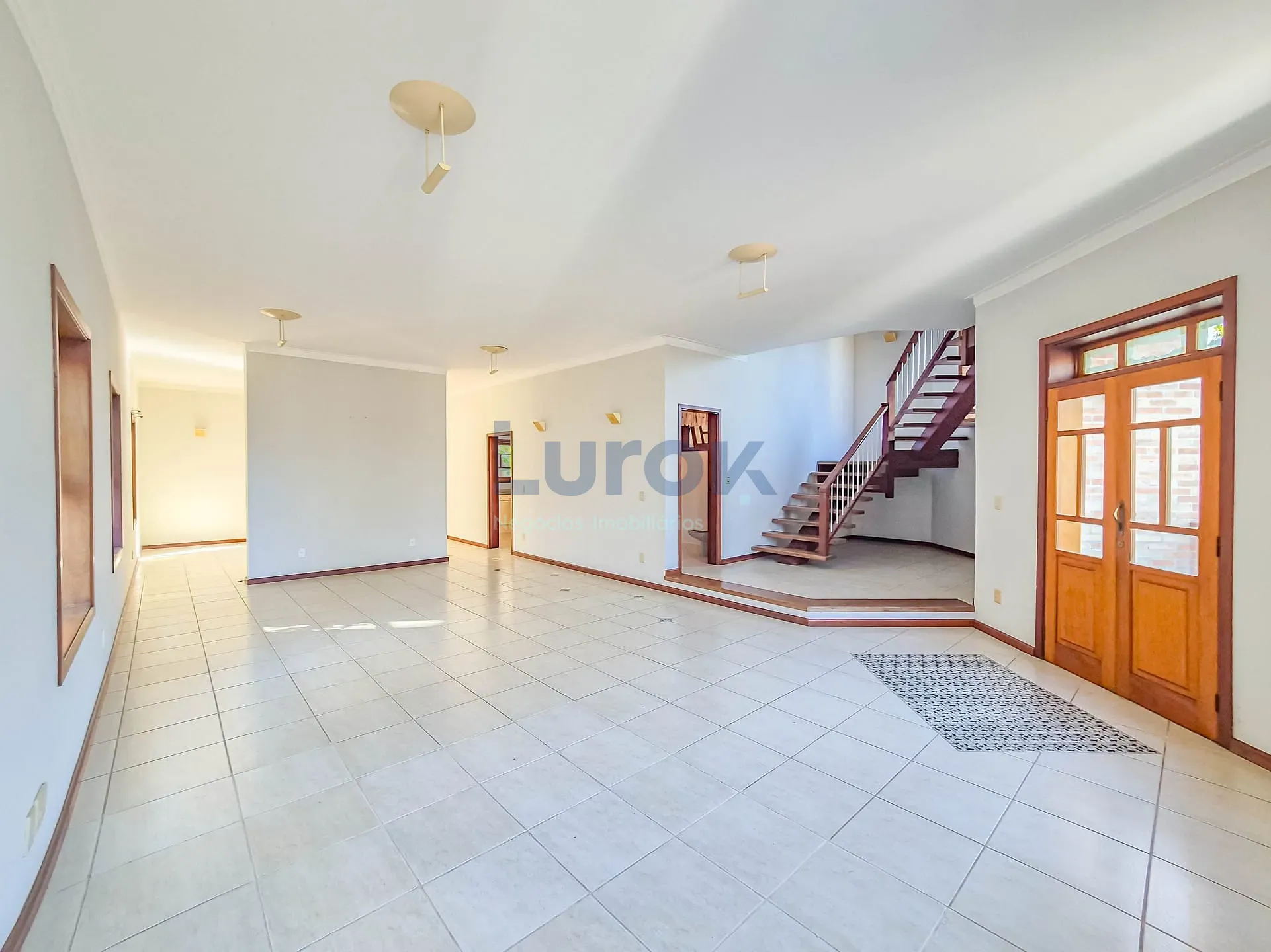 Casa, 4 quartos, 330 m² - Foto 2