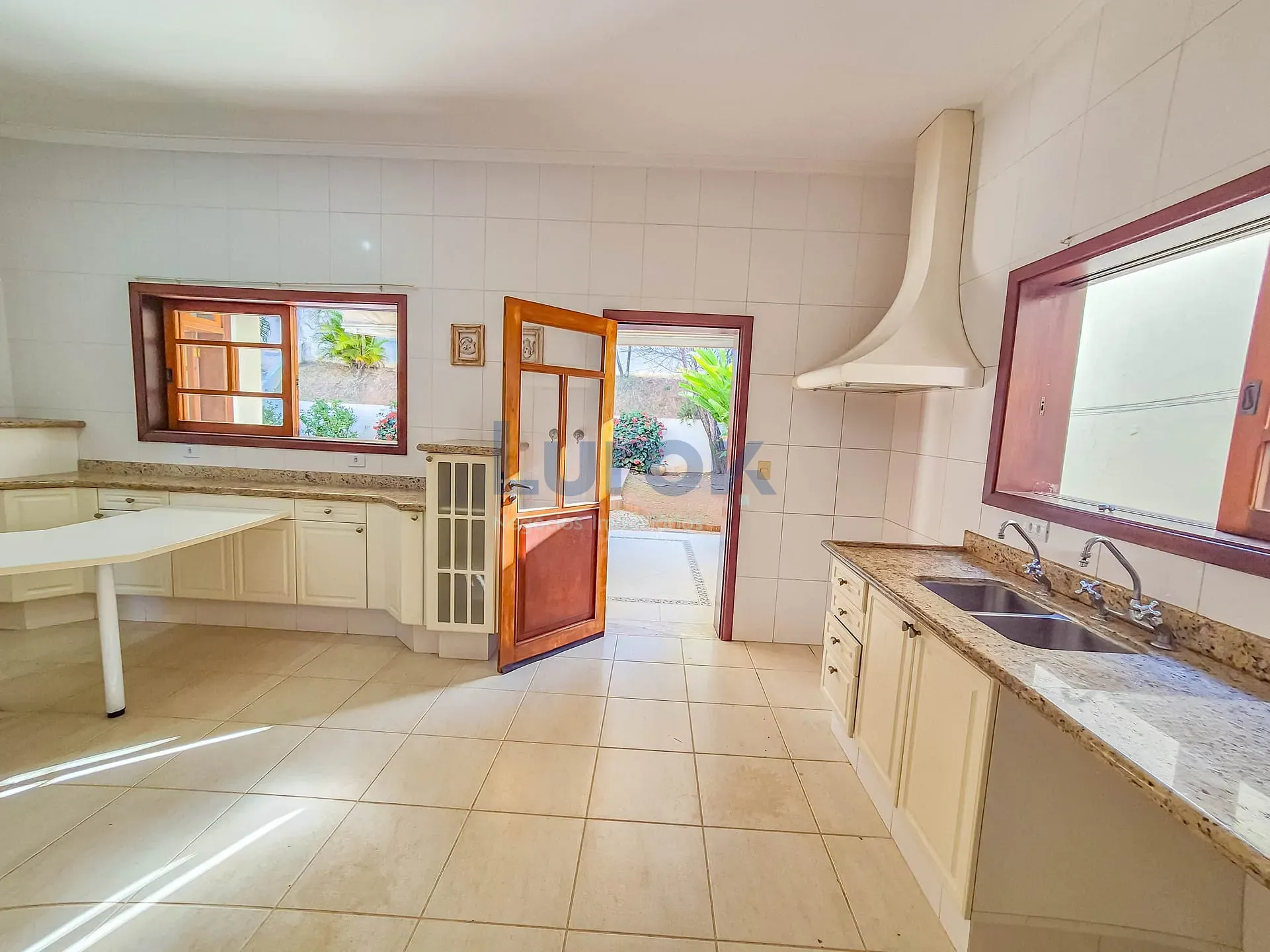 Casa, 4 quartos, 330 m² - Foto 8