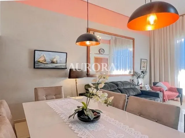 Casa com 150m² 2 quartos e 3 banheiros, à venda, no bairro Columbia em Londrina