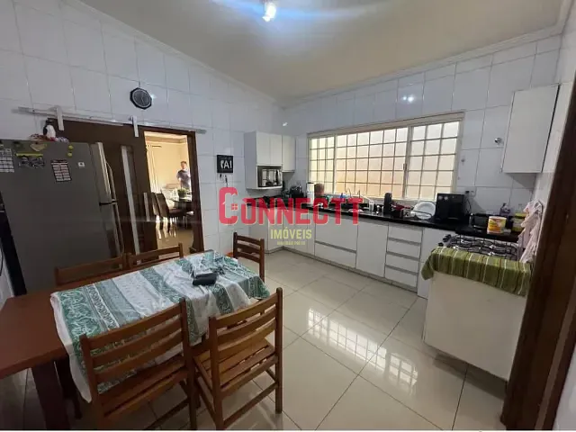 Casa com 198m² 3 quartos e 2 banheiros, à venda, no bairro Vila Tibério em Ribeirão Preto