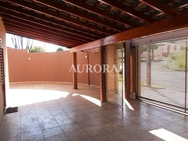 Casa com 200m² 3 quartos e 2 banheiros, à venda, no bairro Conjunto Habitacional Champagnat em Londrina