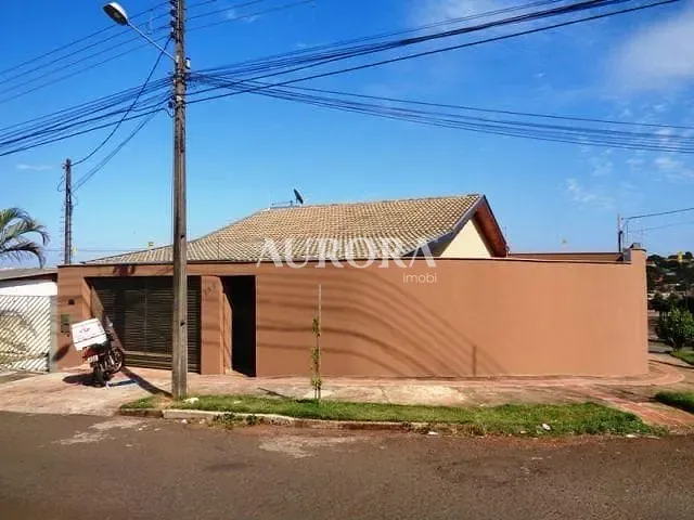 Casa com 200m² 3 quartos e 2 banheiros, à venda, no bairro Conjunto Habitacional Champagnat em Londrina
