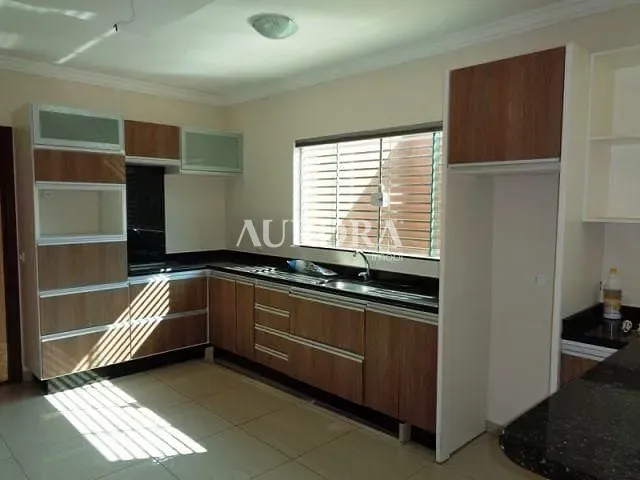 Casa com 200m² 3 quartos e 2 banheiros, à venda, no bairro Conjunto Habitacional Champagnat em Londrina