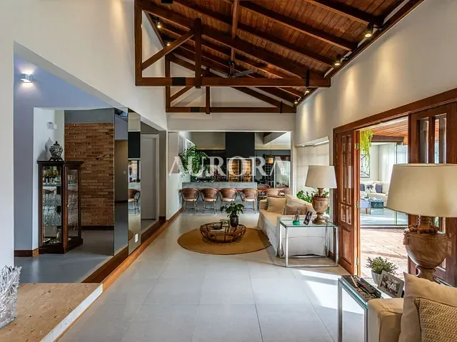 Casa com 680m² 3 quartos e 4 banheiros, à venda, no bairro Tucanos em Londrina