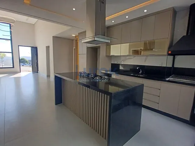 Casa com 326m² 3 quartos e 5 banheiros, à venda, no bairro Roncáglia em Valinhos