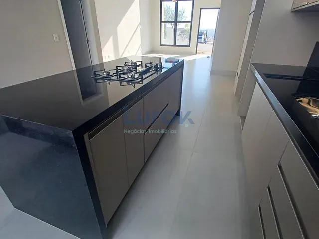 Casa com 326m² 3 quartos e 5 banheiros, à venda, no bairro Roncáglia em Valinhos