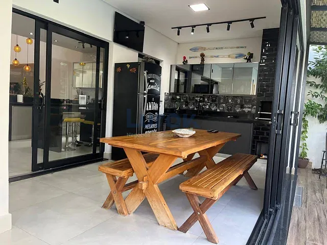 Casa com 340m² 4 quartos e 4 banheiros, à venda, no bairro Jardim São Marcos em Valinhos