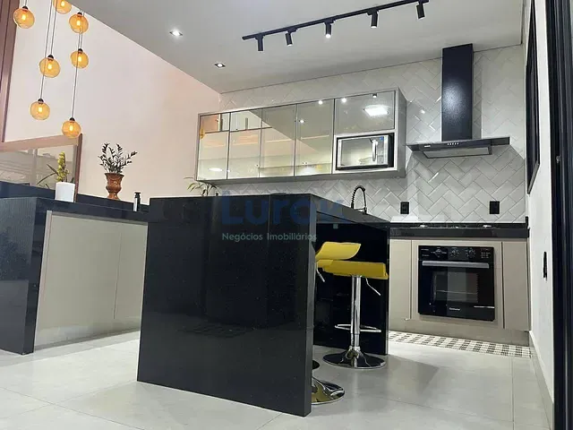 Casa com 340m² 4 quartos e 4 banheiros, à venda, no bairro Jardim São Marcos em Valinhos