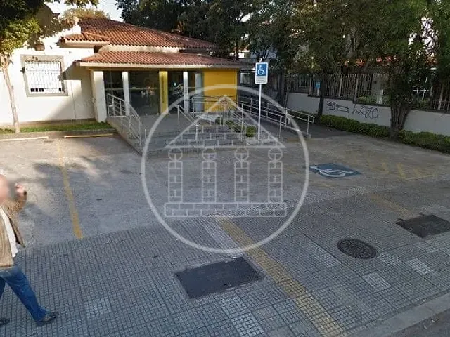 Casa com 900m², para alugar, no bairro Pinheiros em São Paulo