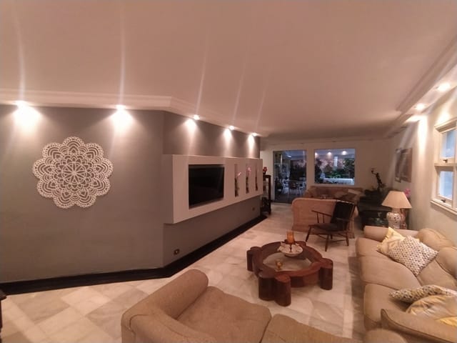Casa com 420m² 5 quartos e 6 banheiros, à venda ou para alugar, no bairro Alphaville em Santana de Parnaíba