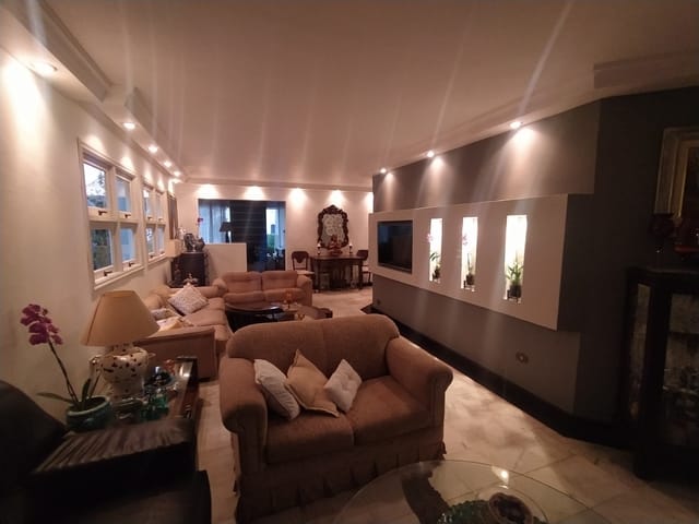Casa com 420m² 5 quartos e 6 banheiros, à venda ou para alugar, no bairro Alphaville em Santana de Parnaíba