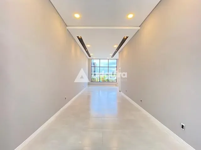 Casa com 180m² 3 quartos e 4 banheiros, à venda, no bairro Uvaranas em Ponta Grossa
