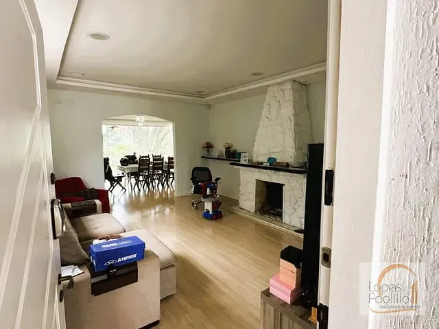 Casa com 390m² 3 quartos e 3 banheiros, à venda ou para alugar, no bairro Retiro das Fontes em Atibaia