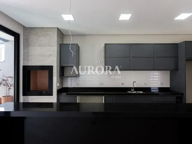 Casa com 300m² 3 quartos e 4 banheiros, à venda, no bairro Centro em Cambé