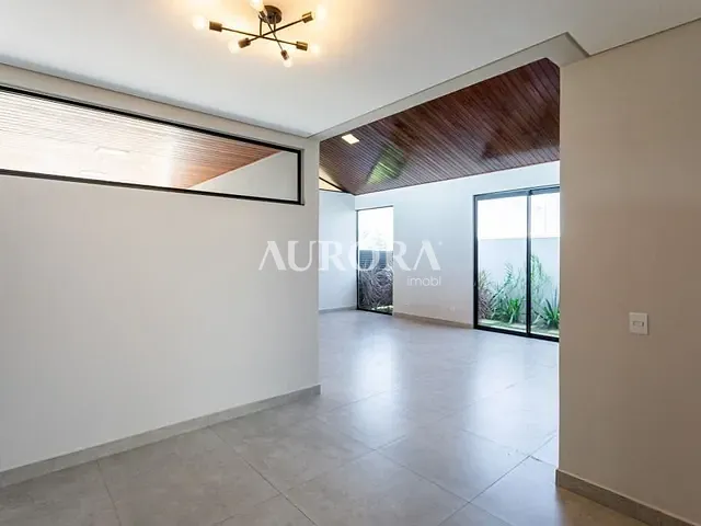 Casa com 300m² 3 quartos e 4 banheiros, à venda, no bairro Centro em Cambé