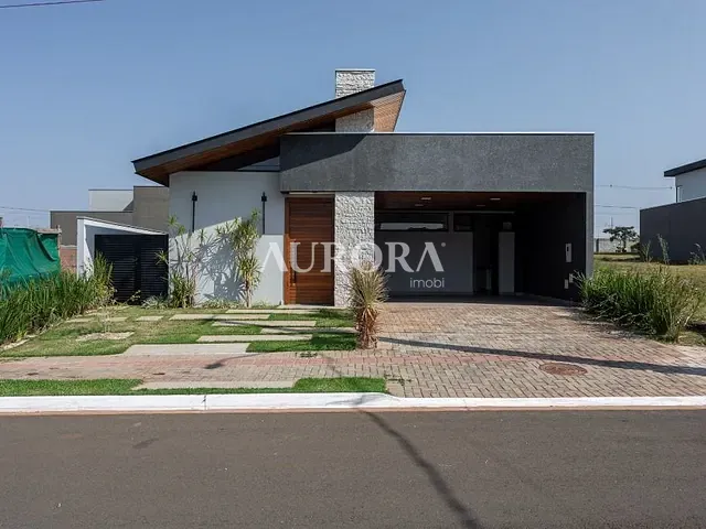 Casa com 300m² 3 quartos e 4 banheiros, à venda, no bairro Centro em Cambé
