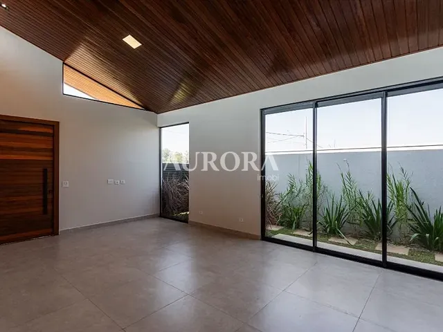 Casa com 300m² 3 quartos e 4 banheiros, à venda, no bairro Centro em Cambé
