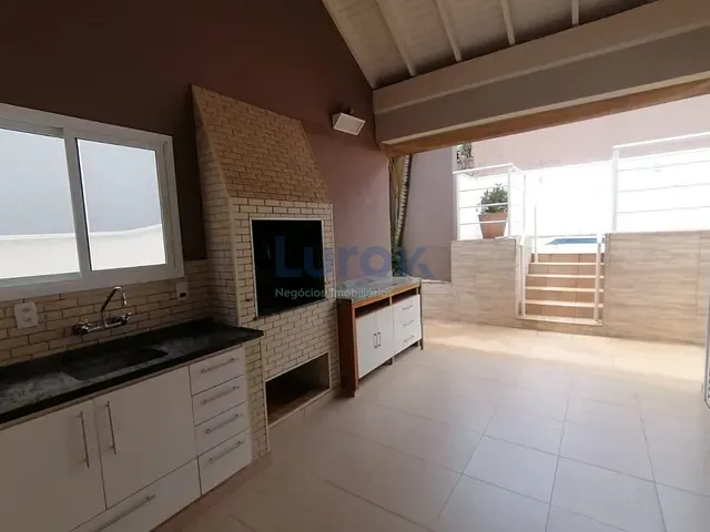 Casa com 300m² 3 quartos e 2 banheiros, para alugar, no bairro Bosque em Vinhedo