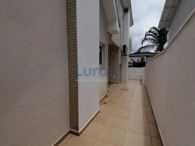 Casa com 300m² 3 quartos e 2 banheiros, para alugar, no bairro Bosque em Vinhedo
