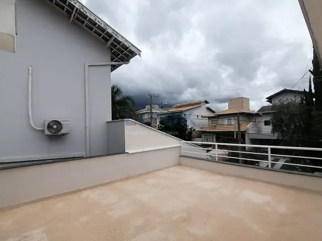 Casa com 300m² 3 quartos e 2 banheiros, para alugar, no bairro Bosque em Vinhedo