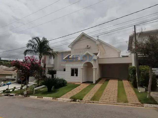 Casa com 300m² 3 quartos e 2 banheiros, para alugar, no bairro Bosque em Vinhedo