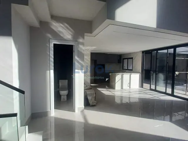Casa com 300m² 3 quartos e 4 banheiros, à venda, no bairro Vila Pagano em Valinhos