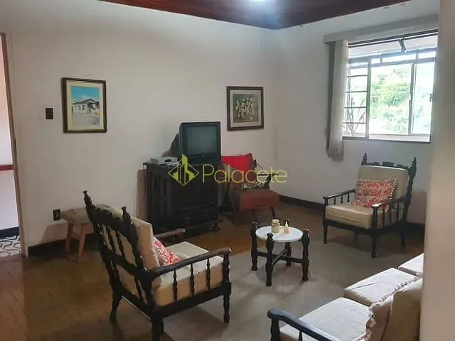 Casa com 600m² 4 quartos e 1 banheiro, à venda, no bairro Pedreira em Guaratinguetá