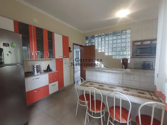 Casa com 250m² 4 quartos e 2 banheiros, à venda, no bairro Villa Branca em Jacareí